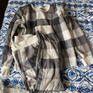 NWOT matching fleece Buffalo plaid pajama set for the holidays!